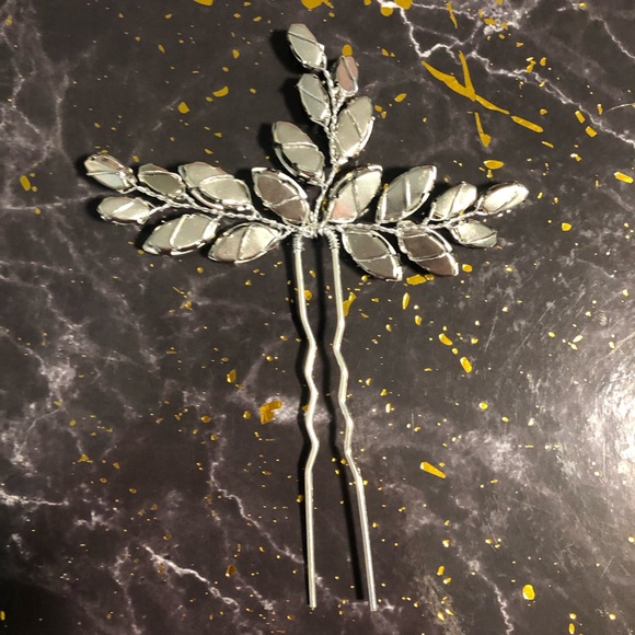 NEW Crystal hair accessory - Picture 3 of 4